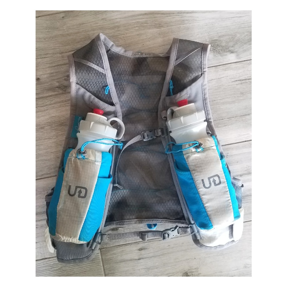 🔷️Ultimate Direction Ultra Running Hydration Vest